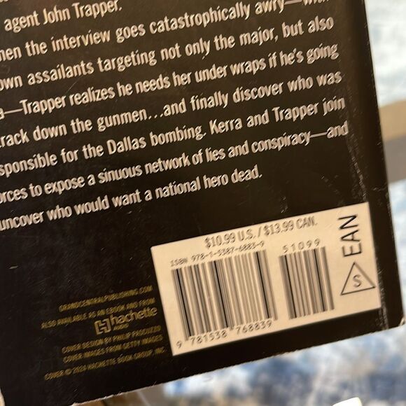 Seeing Red by Sandra Brown - Picture 5 of 5